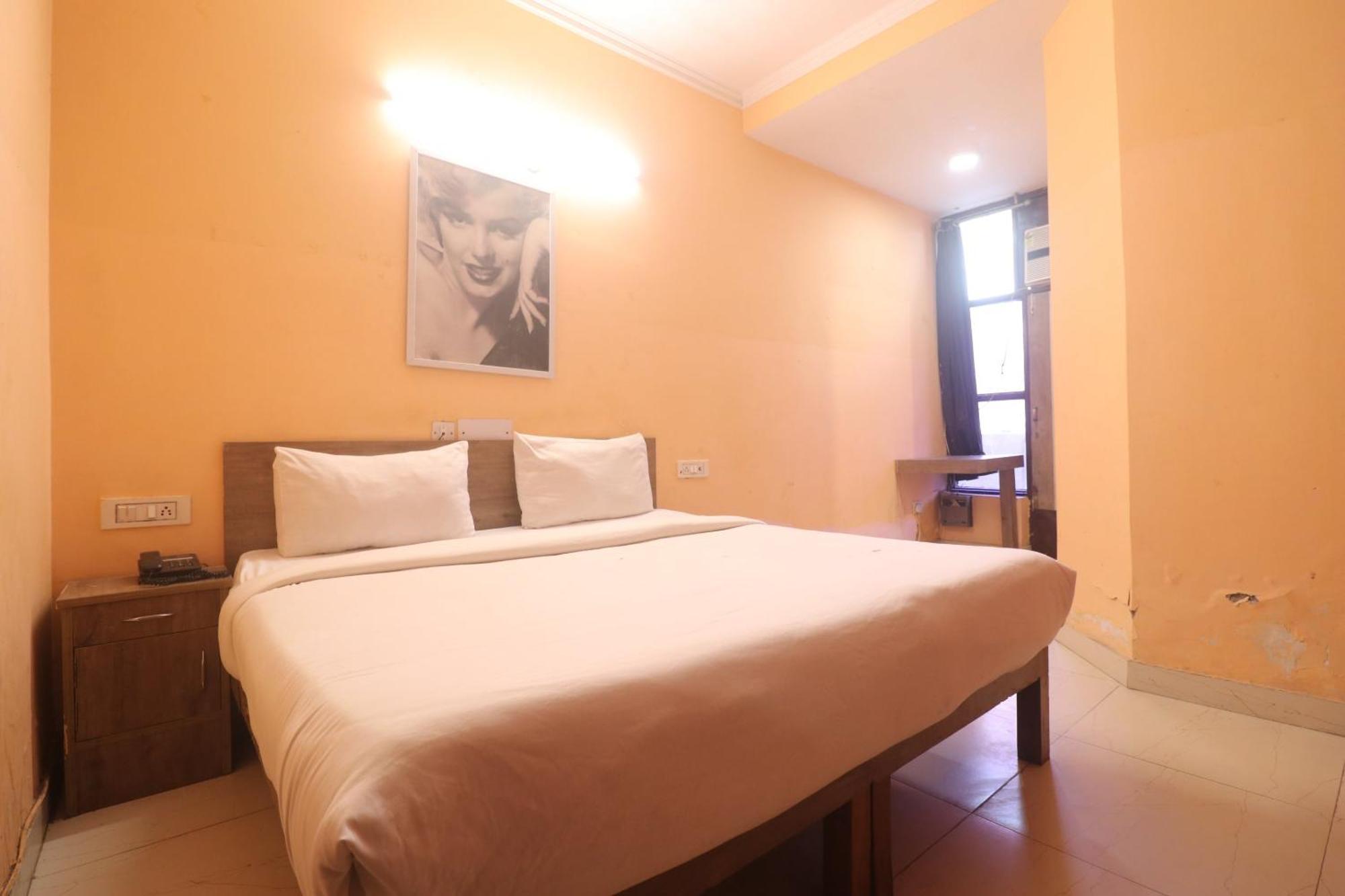 Hotel O Avni Residency Gurgaon Esterno foto