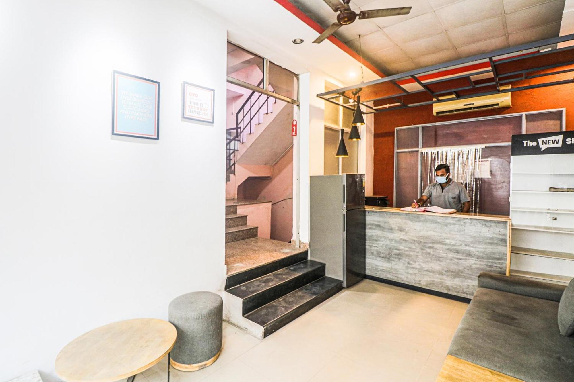 Hotel O Avni Residency Gurgaon Esterno foto