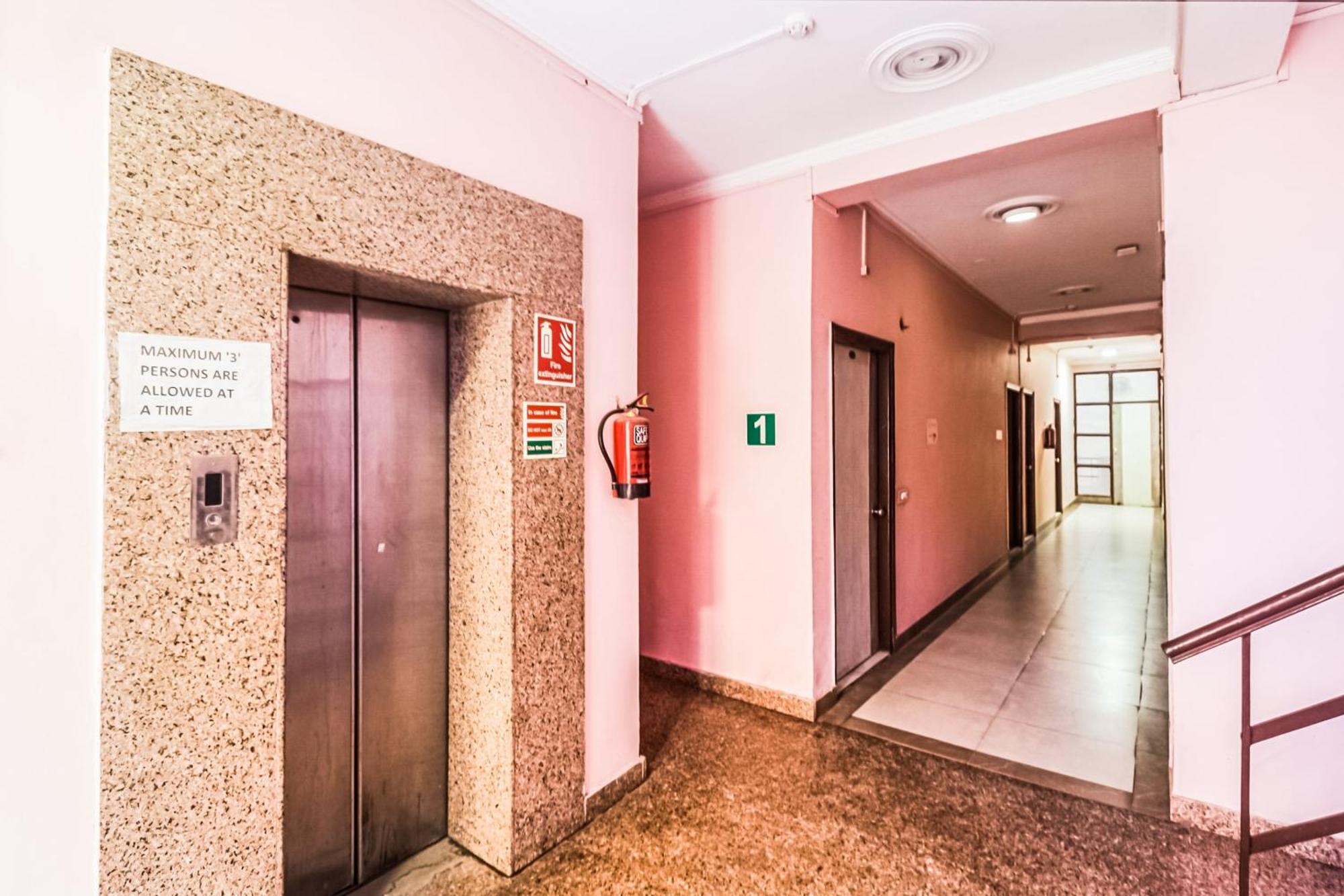 Hotel O Avni Residency Gurgaon Esterno foto