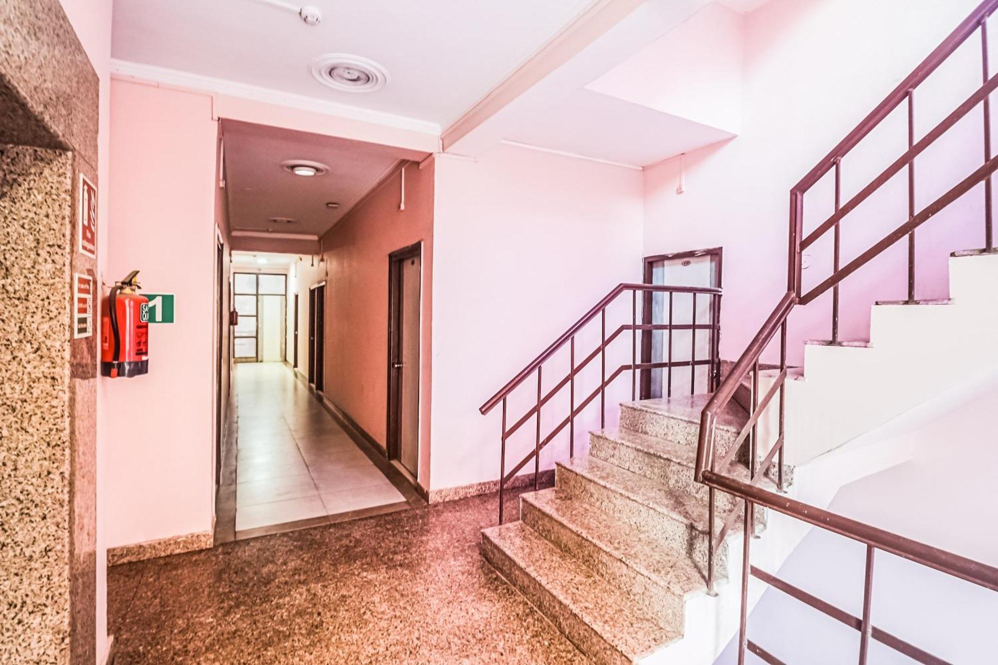 Hotel O Avni Residency Gurgaon Esterno foto
