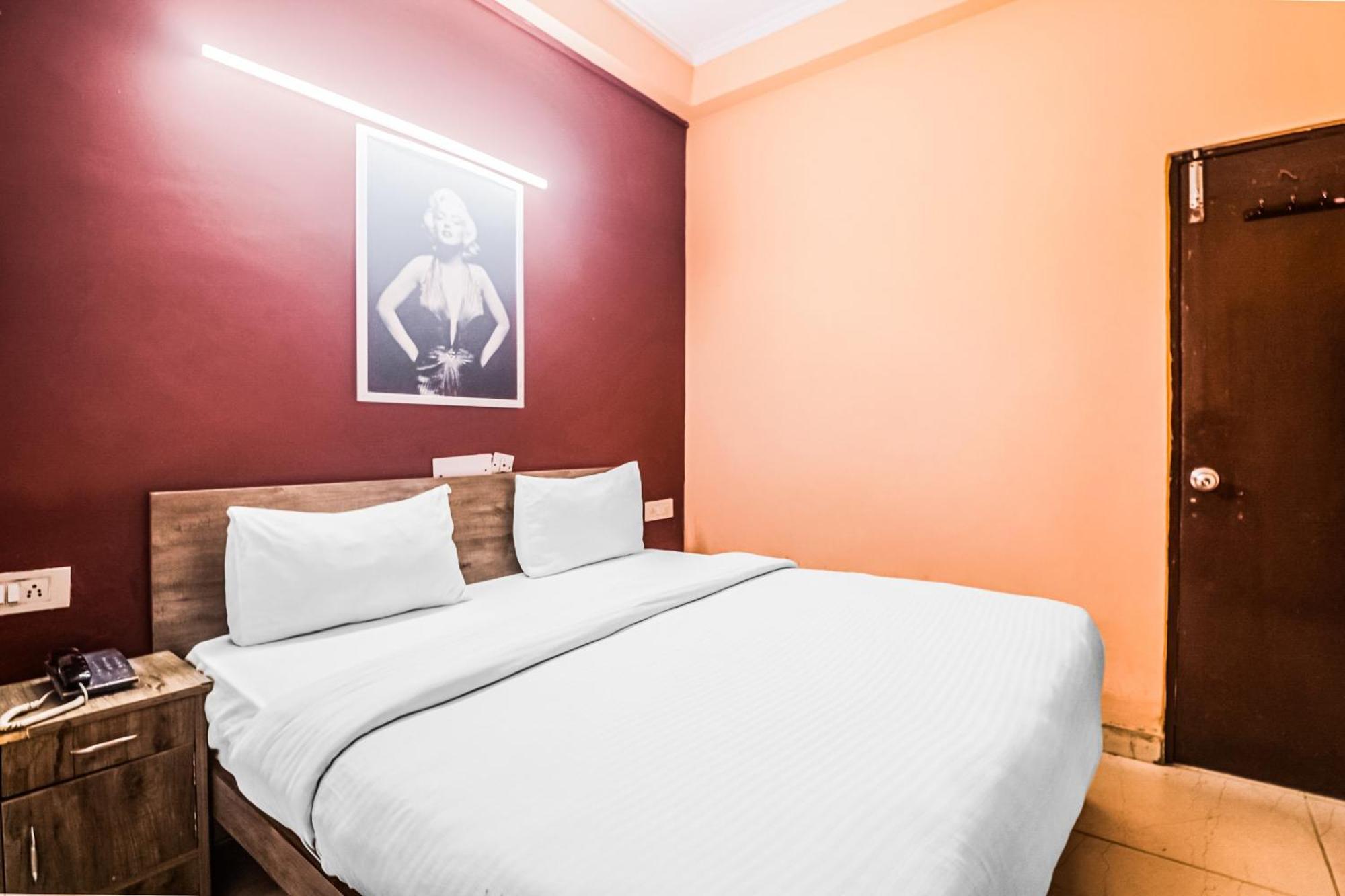 Hotel O Avni Residency Gurgaon Esterno foto