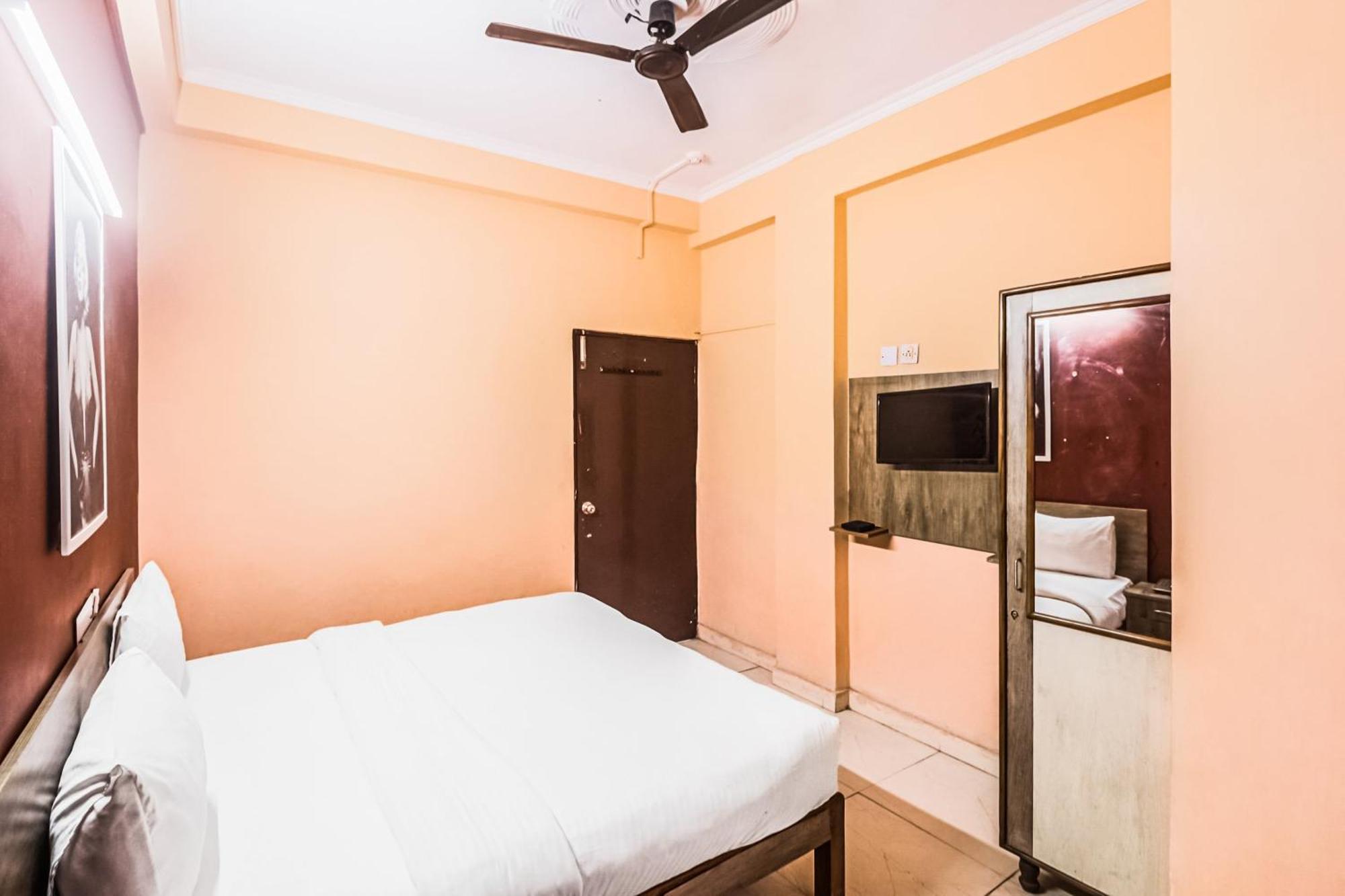 Hotel O Avni Residency Gurgaon Esterno foto