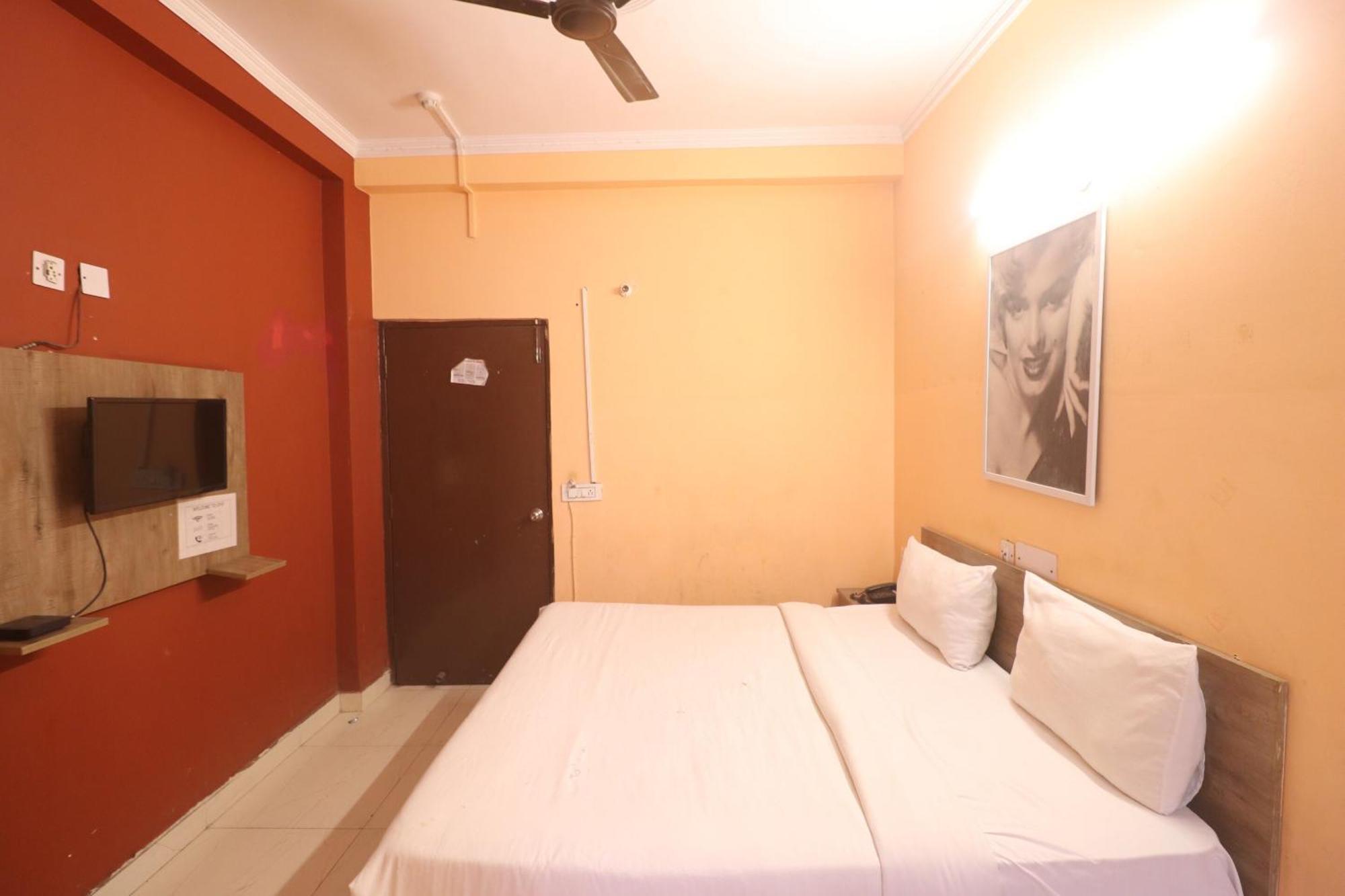 Hotel O Avni Residency Gurgaon Esterno foto