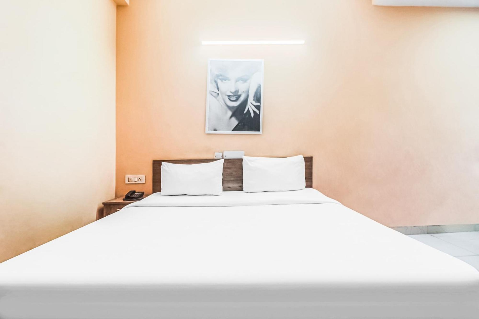 Hotel O Avni Residency Gurgaon Esterno foto