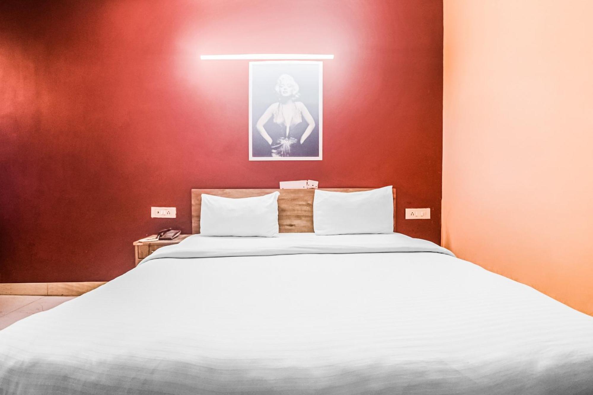 Hotel O Avni Residency Gurgaon Esterno foto