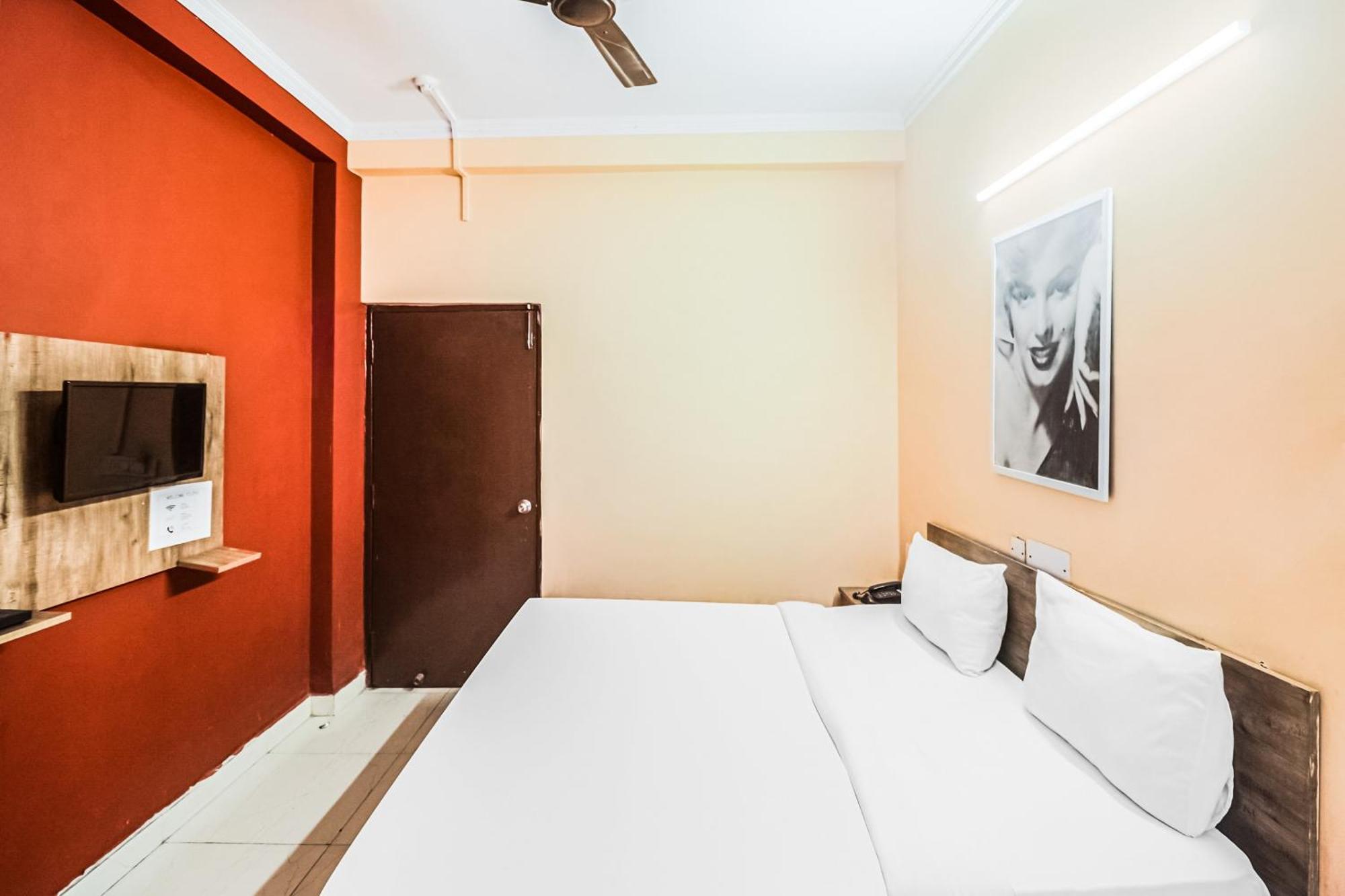 Hotel O Avni Residency Gurgaon Esterno foto