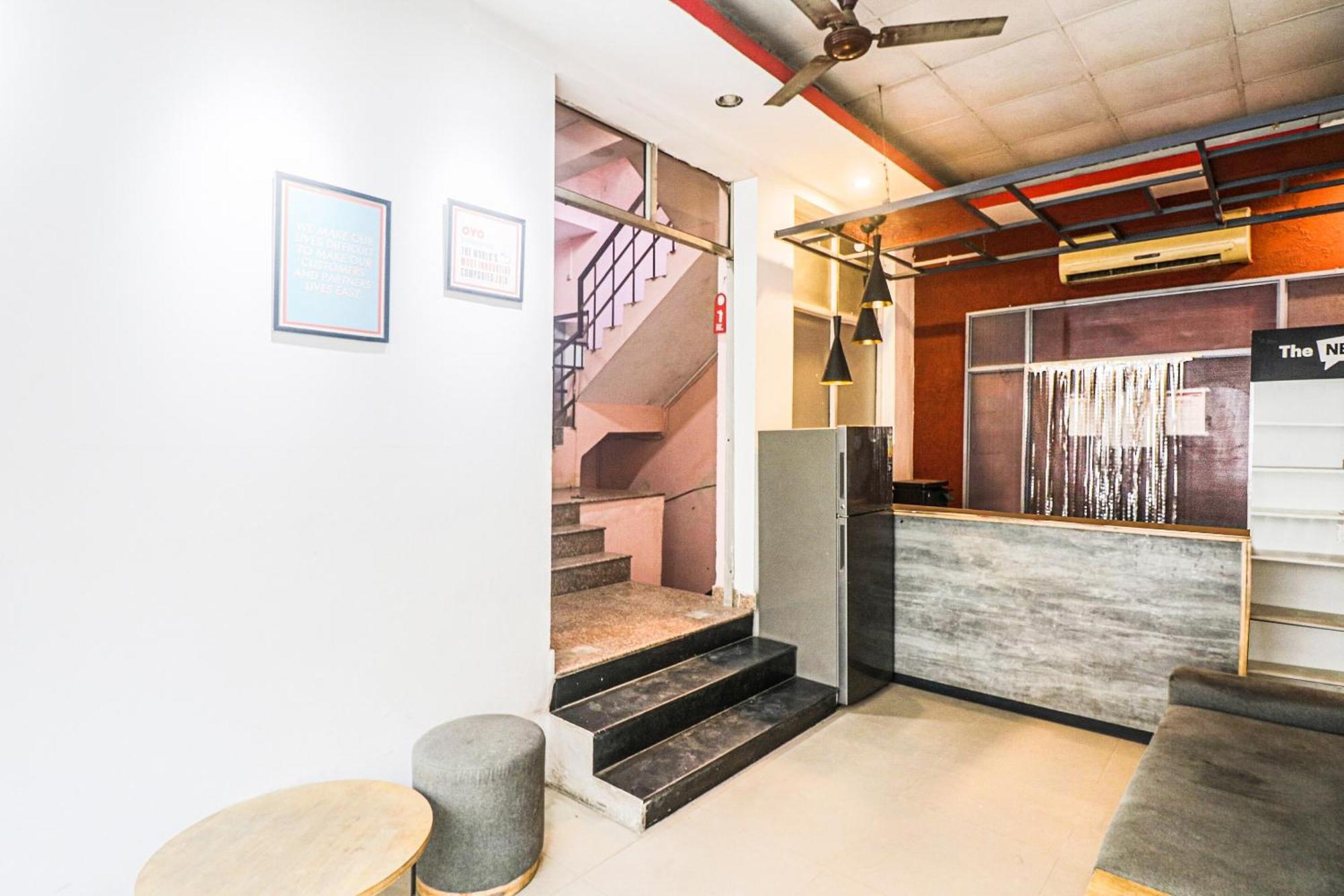 Hotel O Avni Residency Gurgaon Esterno foto