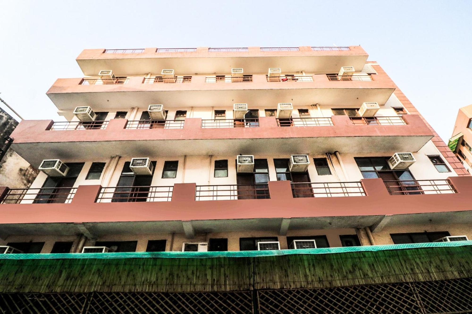 Hotel O Avni Residency Gurgaon Esterno foto
